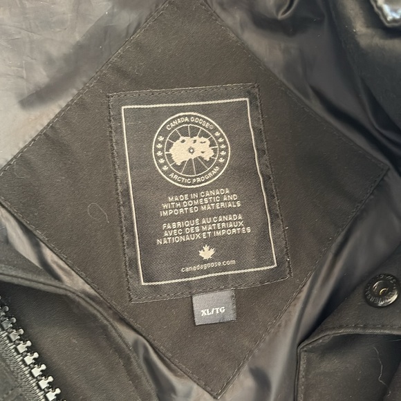 Men’s Canada goose Black Hooded Puffer Jacket with Fur Trim - Picture 2 of 5